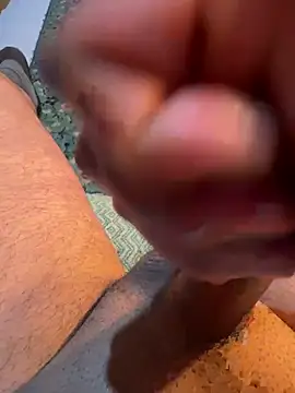 azginnn35 online show from April 8, 2026, 1:40 am