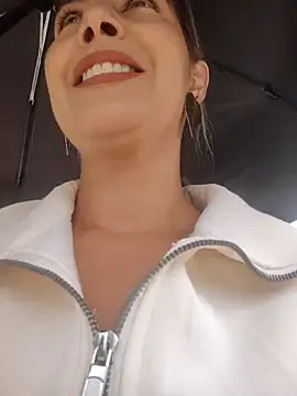 Snapshot of scarlett_moore chatting on April 19, 2026, 6:10 pm scarlett moore online show from April 19, 2026, 6:10 pm