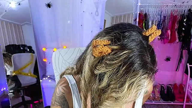 Tawny cox online show from October 21, 2025, 5:40 am