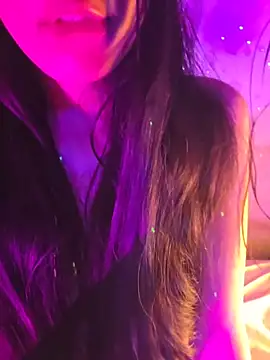 Snapshot of aloneathome chatting on December 18, 2025, 8:52 am aloneathome online show from December 18, 2025, 8:52 am