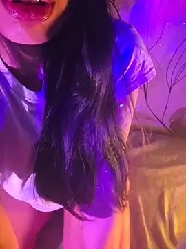 Snapshot of aloneathome chatting on November 27, 2025, 10:59 am aloneathome online show from November 27, 2025, 10:59 am