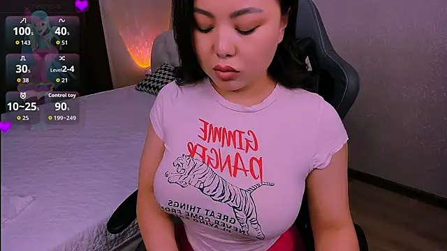 Snapshot of HinaJeen chatting on December 5, 2025, 9:19 am HinaJeen online show from December 5, 2025, 9:19 am