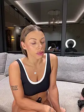 Snapshot of SexOnMyLvL chatting on October 12, 2025, 8:21 pm SexOnMyLvL online show from October 12, 2025, 8:21 pm