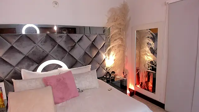 sofhiaa adaams online show from November 7, 2025, 10:46 pm