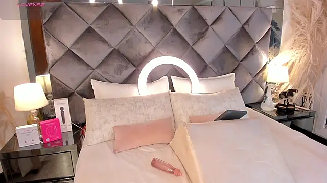 sofhiaa adaams online show from November 19, 2025, 10:21 pm