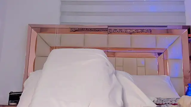 Snapshot of violetta-brown1 chatting on February 7, 2025, 6:45 am violetta-brown1 online show from February 7, 2025, 6:45 am