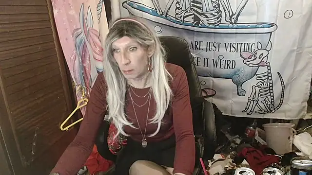 Snapshot of Ombeline1 chatting on February 3, 2026, 1:05 pm Ombeline1 online show from February 3, 2026, 1:05 pm