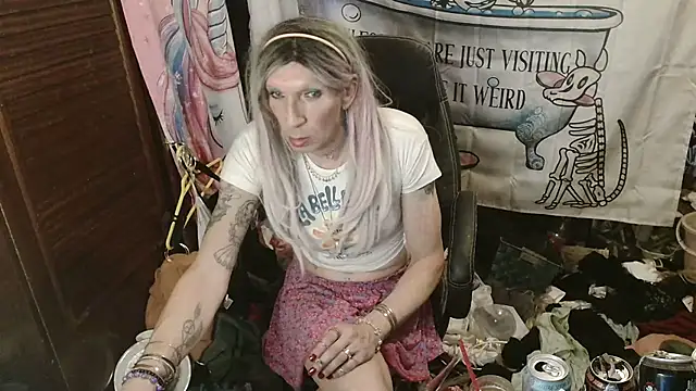 Snapshot of Ombeline1 chatting on February 9, 2026, 6:50 pm Ombeline1 online show from February 9, 2026, 6:50 pm