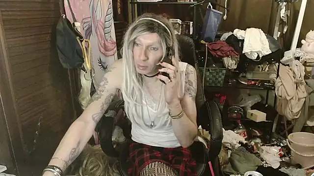 Snapshot of Ombeline1 chatting on January 16, 2026, 7:29 pm Ombeline1 online show from January 16, 2026, 7:29 pm