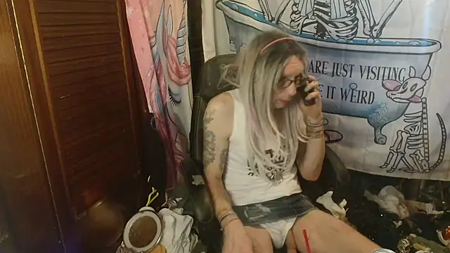 Snapshot of Ombeline1 chatting on February 23, 2026, 3:45 pm Ombeline1 online show from February 23, 2026, 3:45 pm