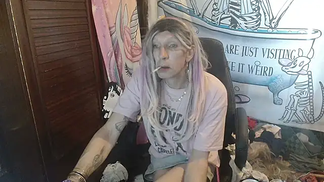 Snapshot of Ombeline1 chatting on February 26, 2026, 2:06 pm Ombeline1 online show from February 26, 2026, 2:06 pm