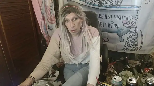 Snapshot of Ombeline1 chatting on February 20, 2026, 2:52 pm Ombeline1 online show from February 20, 2026, 2:52 pm