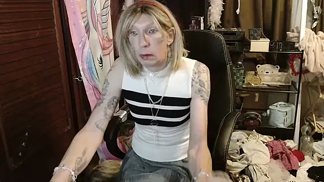 Ombeline1 online show from October 29, 2025, 7:13 pm