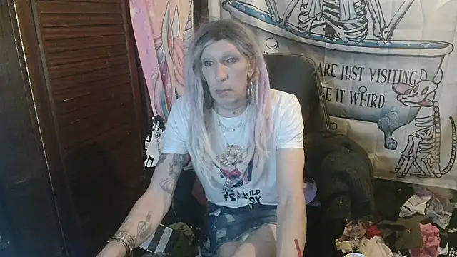 Snapshot of Ombeline1 chatting on February 28, 2026, 1:27 am Ombeline1 online show from February 28, 2026, 1:27 am