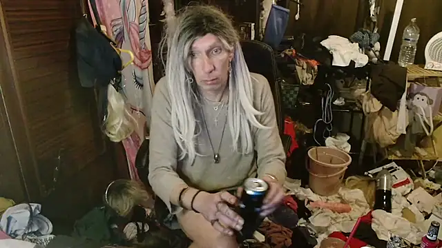 Snapshot of Ombeline1 chatting on January 6, 2026, 6:01 pm Ombeline1 online show from January 6, 2026, 6:01 pm