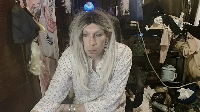 Snapshot of Ombeline1 chatting on December 20, 2025, 8:06 am Ombeline1 online show from December 20, 2025, 8:06 am