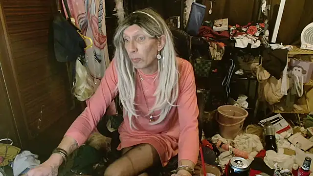 Snapshot of Ombeline1 chatting on January 8, 2026, 6:36 pm Ombeline1 online show from January 8, 2026, 6:36 pm