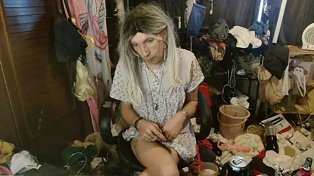 Snapshot of Ombeline1 chatting on January 7, 2026, 10:31 am Ombeline1 online show from January 7, 2026, 10:31 am