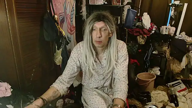 Snapshot of Ombeline1 chatting on January 9, 2026, 7:48 am Ombeline1 online show from January 9, 2026, 7:48 am