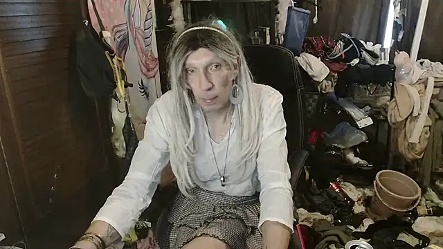 Snapshot of Ombeline1 chatting on January 12, 2026, 11:50 am Ombeline1 online show from January 12, 2026, 11:50 am