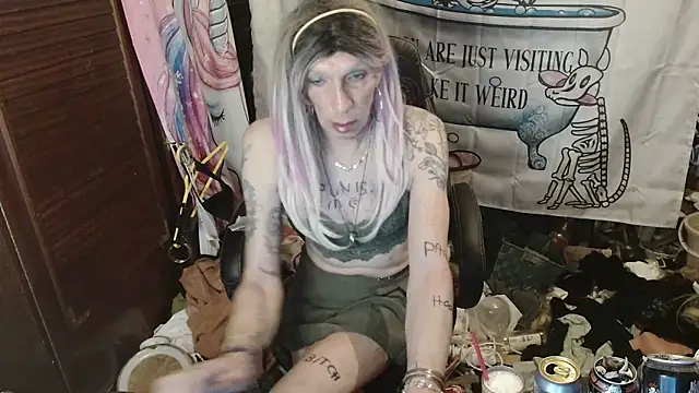 Snapshot of Ombeline1 chatting on February 10, 2026, 6:56 am Ombeline1 online show from February 10, 2026, 6:56 am