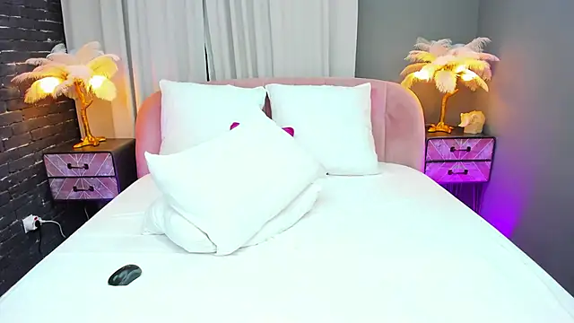 AmedeeaBanks online show from March 4, 2025, 1:12 am