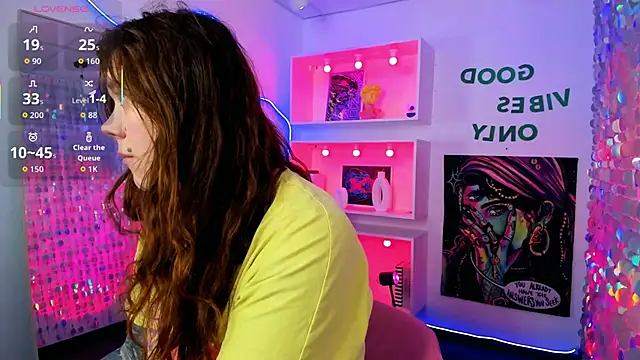 Snapshot of SophiePure chatting on February 18, 2026, 1:40 pm SophiePure online show from February 18, 2026, 1:40 pm