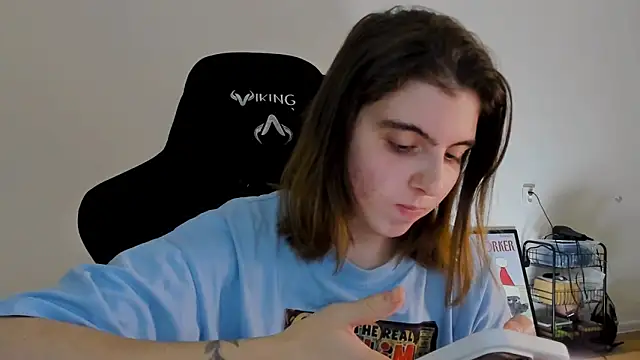 emmamurrr online show from December 10, 2024, 7:43 pm