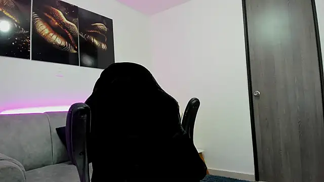 Snapshot of alina_cruz chatting on February 27, 2025, 7:47 pm alina cruz online show from February 27, 2025, 7:47 pm