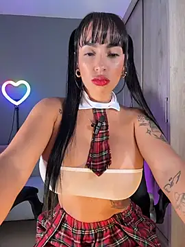 Snapshot of alina_cruz chatting on January 15, 2026, 11:08 pm alina cruz online show from January 15, 2026, 11:08 pm