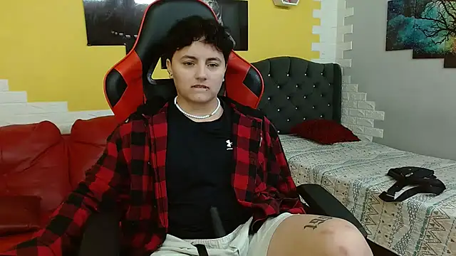 isabeautyx19 online show from December 2, 2025, 2:56 am