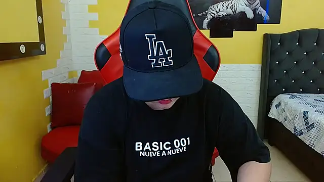 isabeautyx19 online show from September 13, 2025, 5:07 am