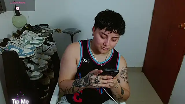 isabeautyx19 online show from November 4, 2025, 10:35 pm