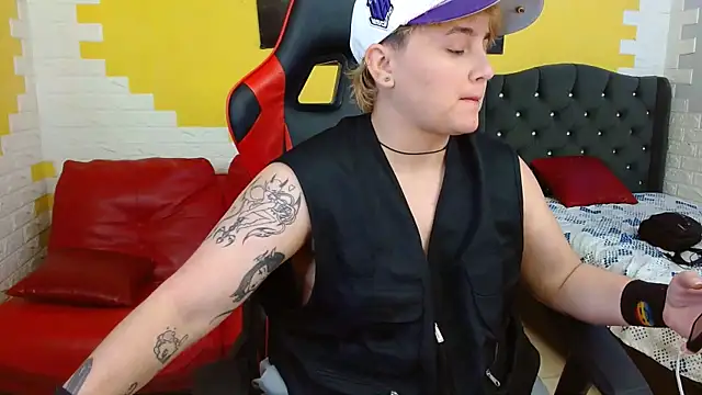 isabeautyx19 online show from September 18, 2025, 3:20 am