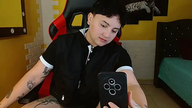 isabeautyx19 online show from October 20, 2025, 2:57 am