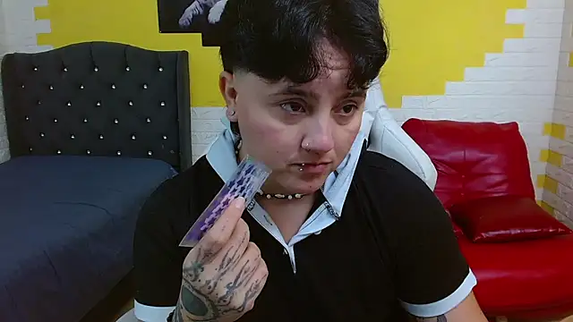 isabeautyx19 online show from April 10, 2026, 2:51 am