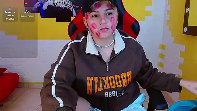 isabeautyx19 online show from March 13, 2025, 1:43 am