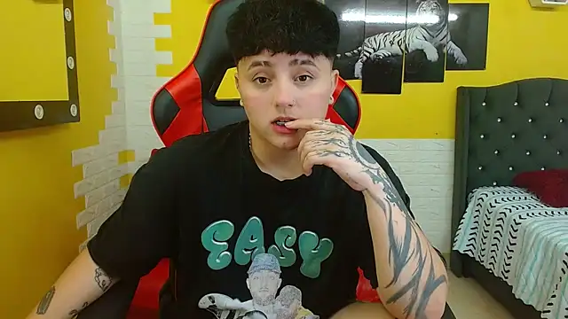 isabeautyx19 online show from October 23, 2025, 2:21 am