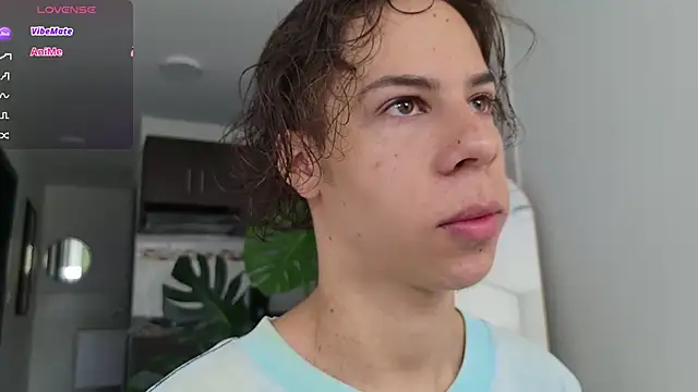 Snapshot of grey___27 chatting on October 23, 2025, 12:15 pm grey 27 online show from October 23, 2025, 12:15 pm