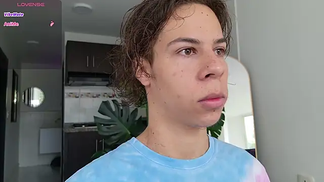 Snapshot of grey___27 chatting on November 24, 2025, 12:38 pm grey 27 online show from November 24, 2025, 12:38 pm