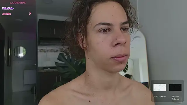 Snapshot of grey___27 chatting on November 15, 2025, 12:31 pm grey 27 online show from November 15, 2025, 12:31 pm