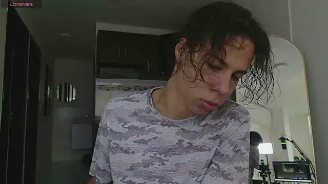 Snapshot of grey___27 chatting on April 14, 2026, 11:26 am grey 27 online show from April 14, 2026, 11:26 am