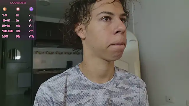 Snapshot of grey___27 chatting on March 11, 2026, 11:37 am grey 27 online show from March 11, 2026, 11:37 am