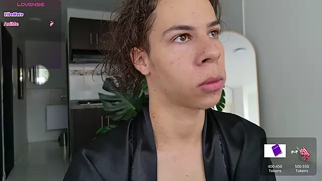 Snapshot of grey___27 chatting on November 17, 2025, 12:31 pm grey 27 online show from November 17, 2025, 12:31 pm