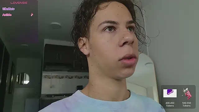 Snapshot of grey___27 chatting on February 19, 2026, 11:29 am grey 27 online show from February 19, 2026, 11:29 am