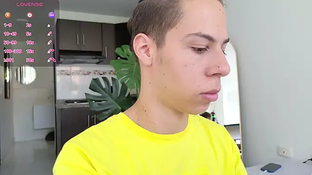 Snapshot of grey___27 chatting on November 19, 2025, 3:56 pm grey 27 online show from November 19, 2025, 3:56 pm