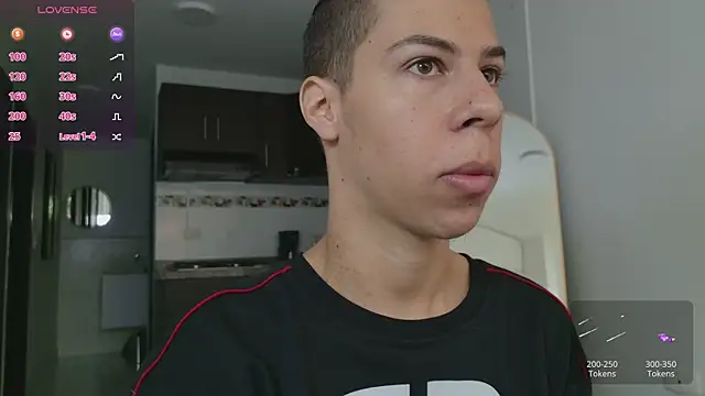 Snapshot of grey___27 chatting on February 24, 2026, 11:33 am grey 27 online show from February 24, 2026, 11:33 am