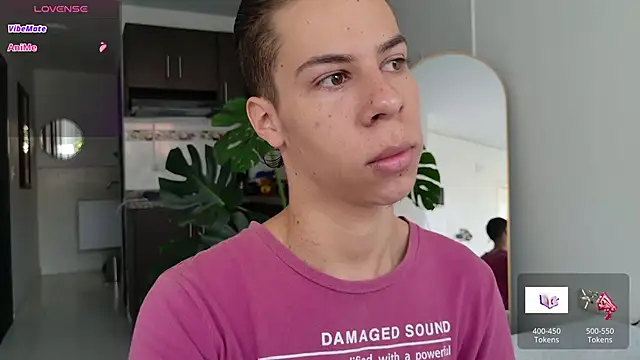 Snapshot of grey___27 chatting on November 10, 2025, 12:10 pm grey 27 online show from November 10, 2025, 12:10 pm