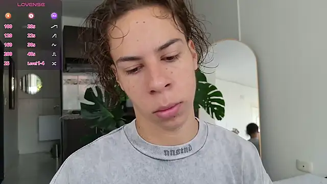 Snapshot of grey___27 chatting on November 12, 2025, 12:20 pm grey 27 online show from November 12, 2025, 12:20 pm