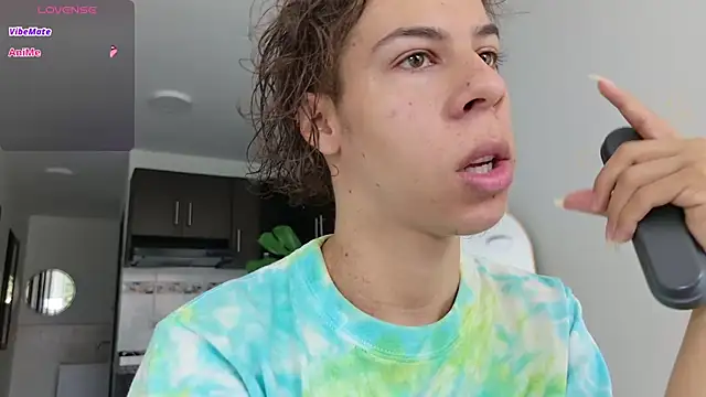 Snapshot of grey___27 chatting on November 16, 2025, 12:32 pm grey 27 online show from November 16, 2025, 12:32 pm